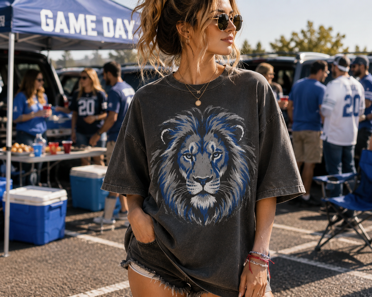 Detroit Retro Lion Football Graphic  T-shirt