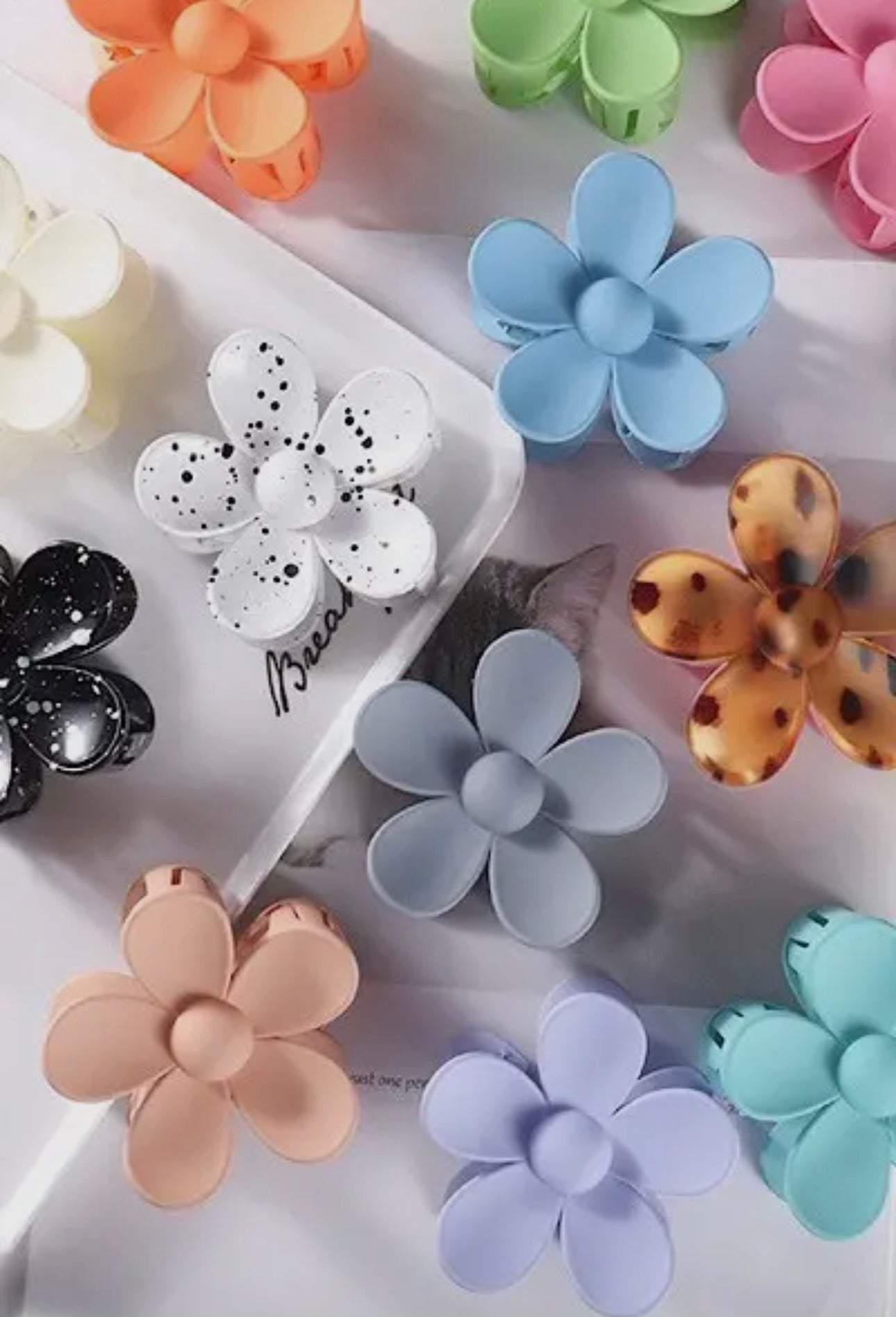 Daisy Flower Hair Claw Clip